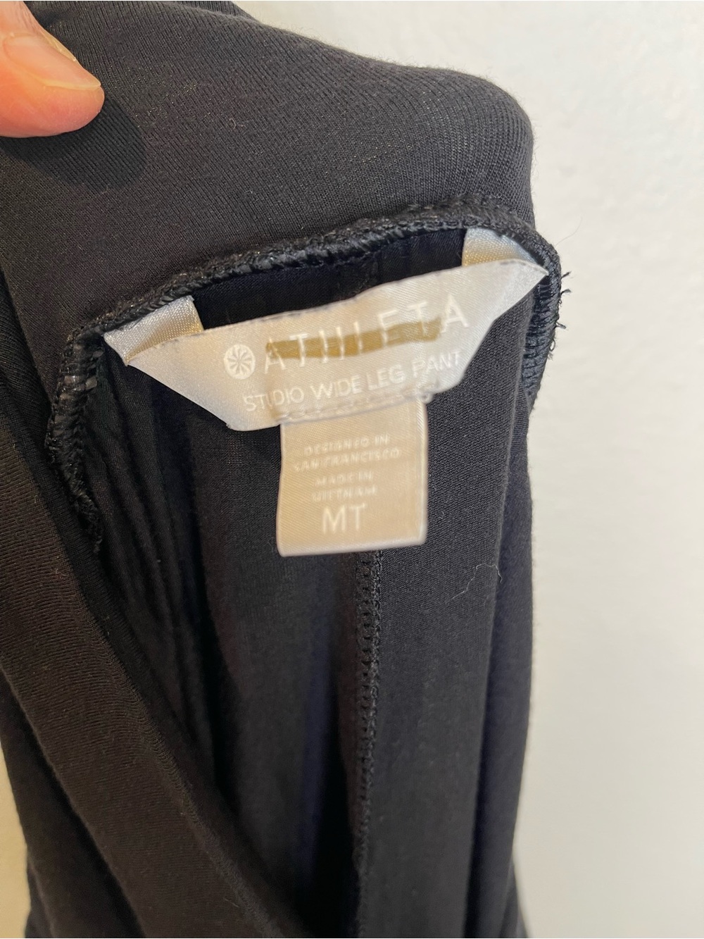 ATHLETA Studio Wide Leg Pant in Black #487419 Sz Medium TALL Yoga Pilates Lounge - Picture 4 of 12